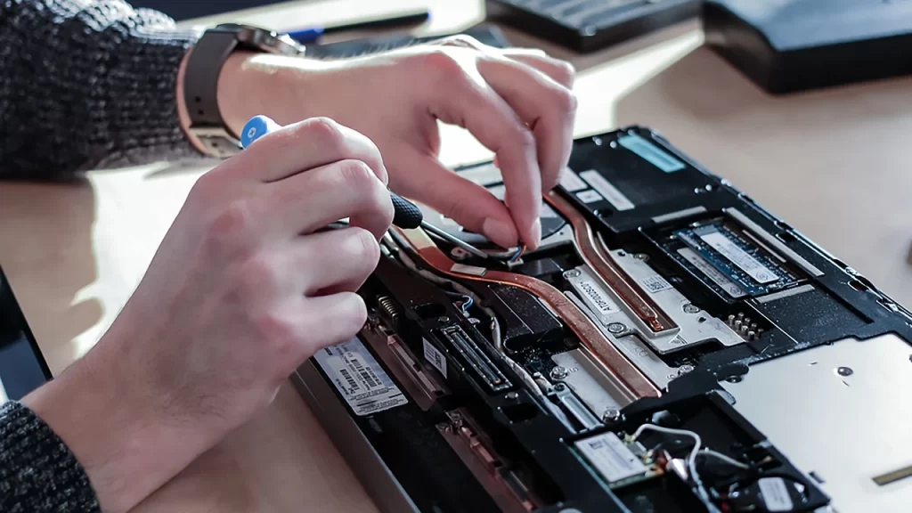 cleaning laptop